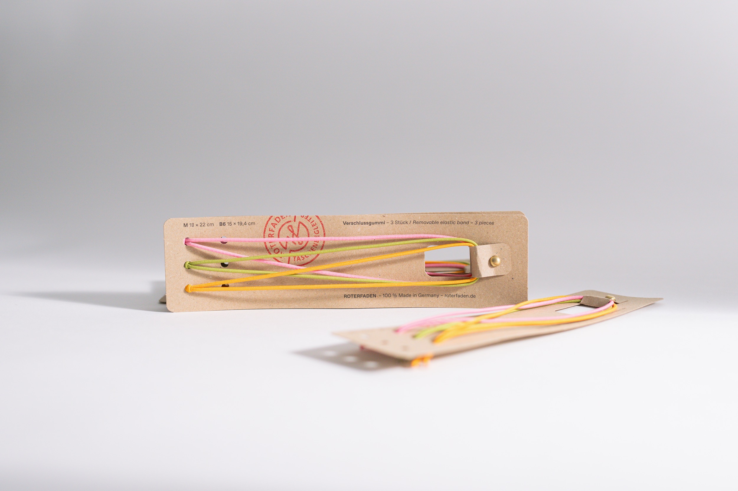 Dreifarbiges Set Verschlussgummis für TASCHENBEGLEITER SO_20, SO_22 und SO_23: Passend für Formate B6 und A5.